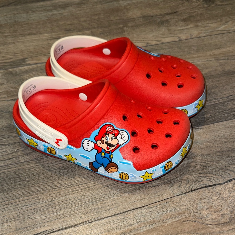 CROCS & Nintendo Super Mario Bros Light-Up Collab Sz J2
